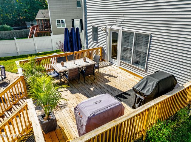 10 Cooks Court, Halfmoon, NY 12188