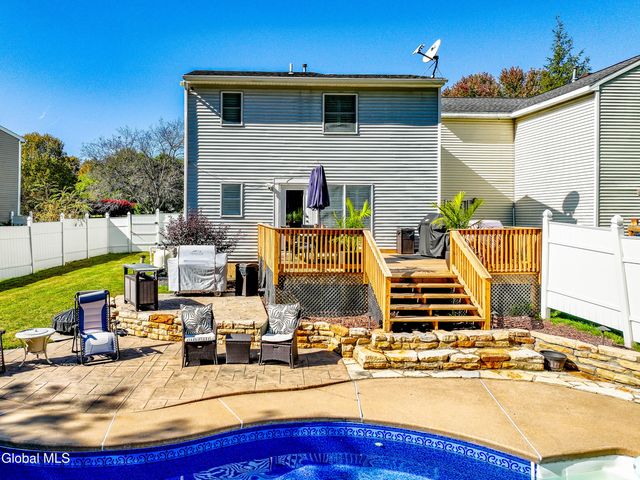 10 Cooks Court, Halfmoon, NY 12188