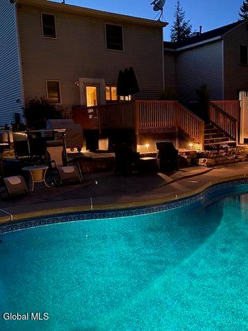 10 Cooks Court, Halfmoon, NY 12188