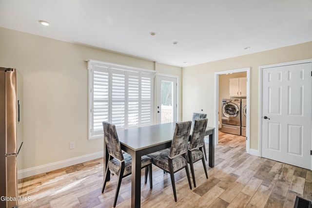 10 Cooks Court, Halfmoon, NY 12188