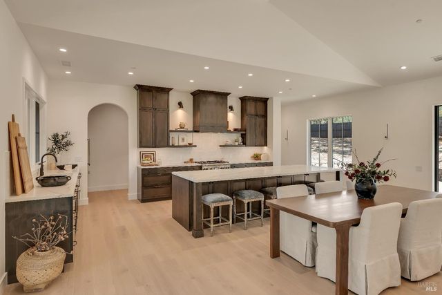 25 Sylvia Dr, Glen Ellen, CA 95442