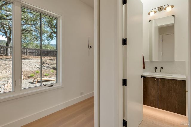 25 Sylvia Dr, Glen Ellen, CA 95442