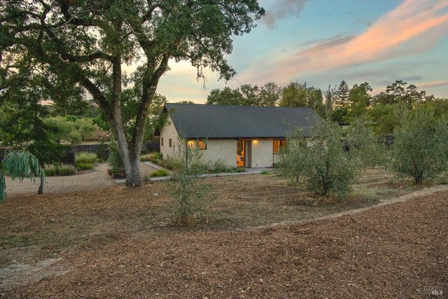 25 Sylvia Dr, Glen Ellen, CA 95442