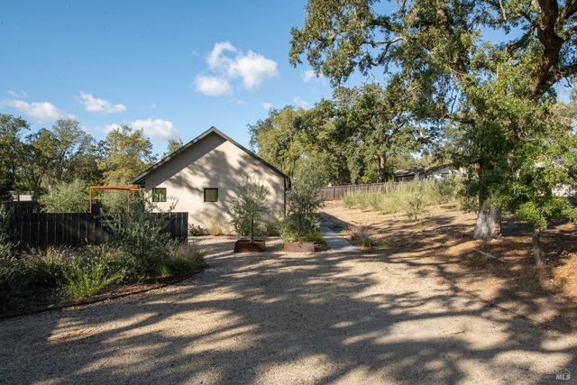 25 Sylvia Dr, Glen Ellen, CA 95442