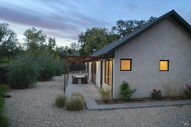 25 Sylvia Dr, Glen Ellen, CA 95442