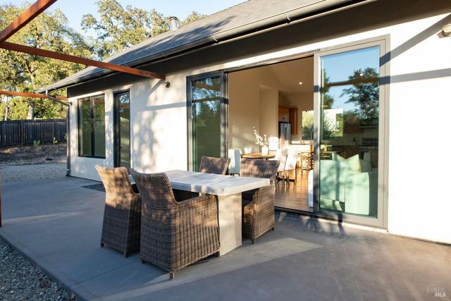 25 Sylvia Dr, Glen Ellen, CA 95442