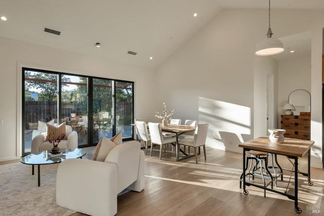 25 Sylvia Dr, Glen Ellen, CA 95442