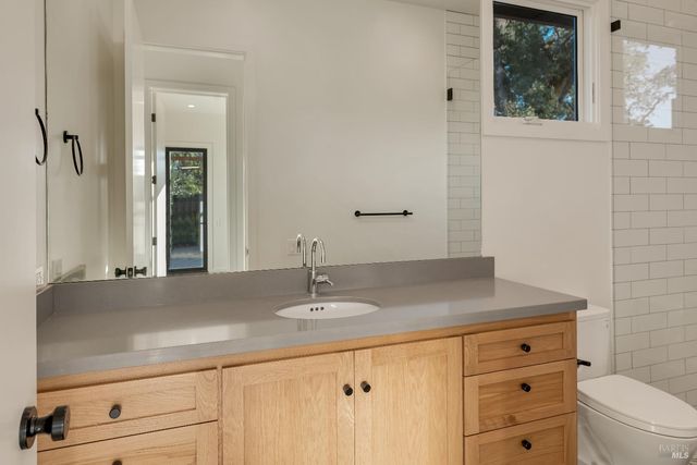 25 Sylvia Dr, Glen Ellen, CA 95442