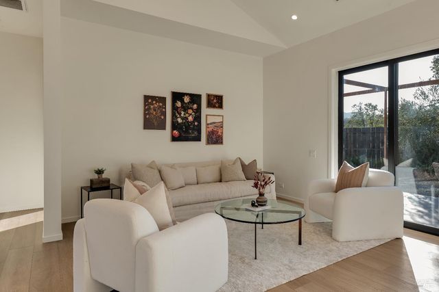 25 Sylvia Dr, Glen Ellen, CA 95442