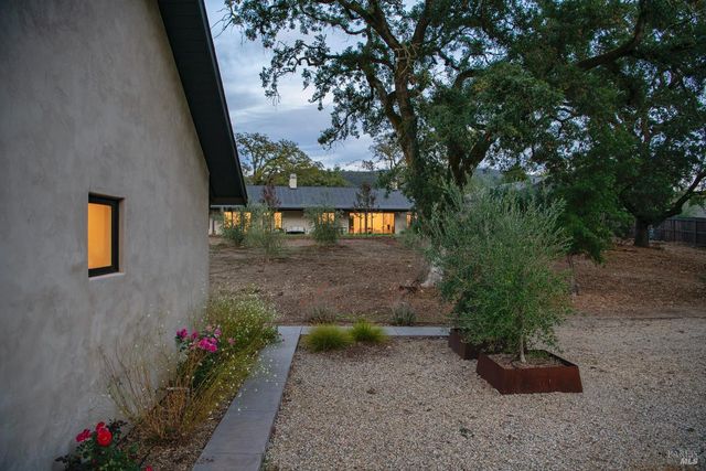 25 Sylvia Dr, Glen Ellen, CA 95442