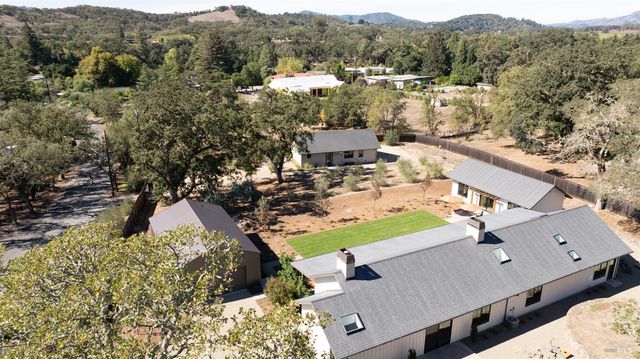 25 Sylvia Dr, Glen Ellen, CA 95442