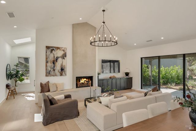 25 Sylvia Dr, Glen Ellen, CA 95442