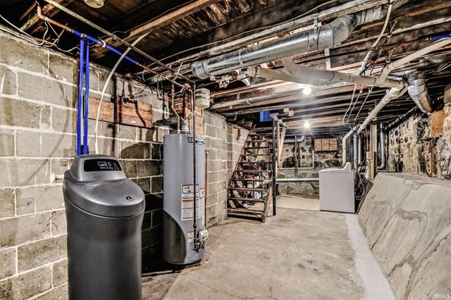 809 S 6Th Street, Goshen, IN 46526