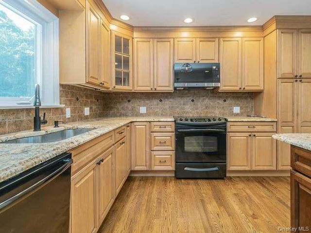 5 Central Avenue, Glen Cove, NY 11542