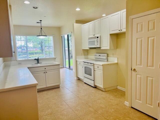 25 Beechdale Lane, Boynton Beach, FL 33426