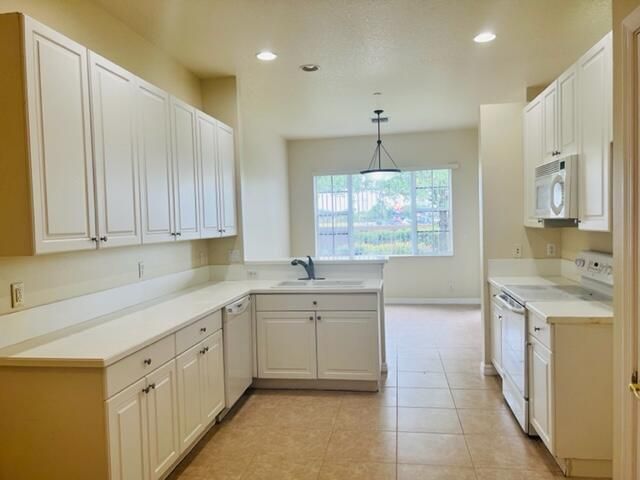 25 Beechdale Lane, Boynton Beach, FL 33426