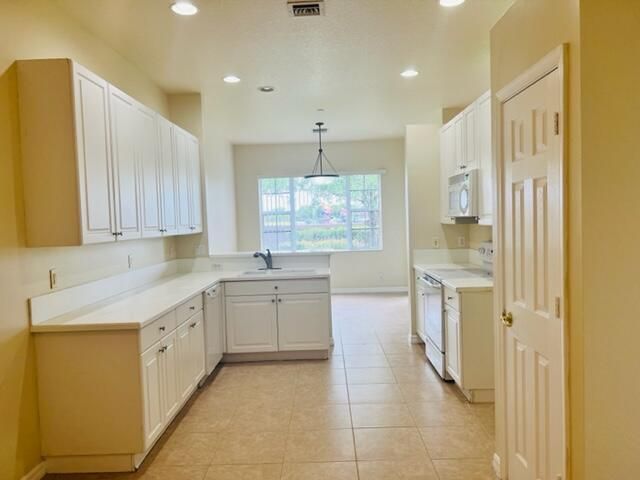 25 Beechdale Lane, Boynton Beach, FL 33426
