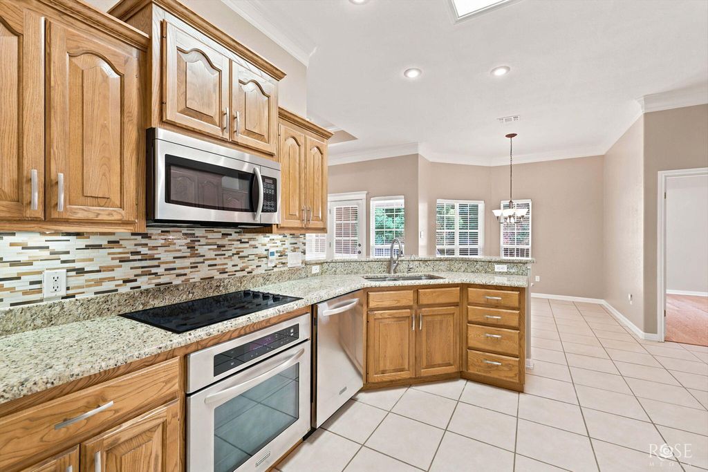 Image 15 of property listing at 6030 Kingsbridge Drive, San Angelo, TX 76901