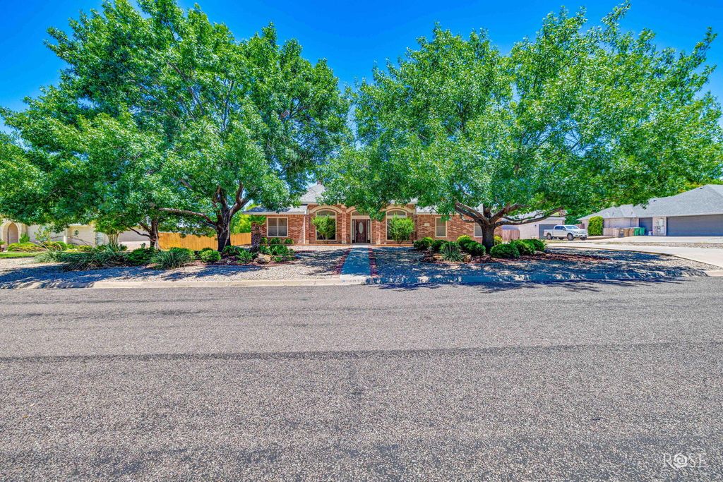 Image 2 of property listing at 6030 Kingsbridge Drive, San Angelo, TX 76901