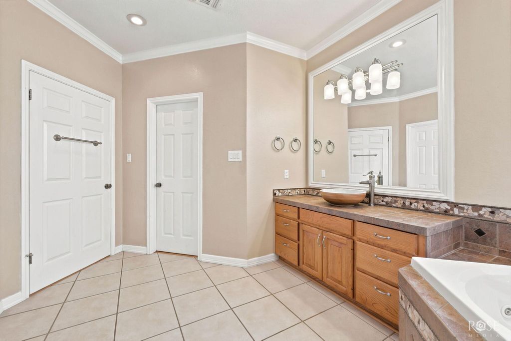Image 24 of property listing at 6030 Kingsbridge Drive, San Angelo, TX 76901
