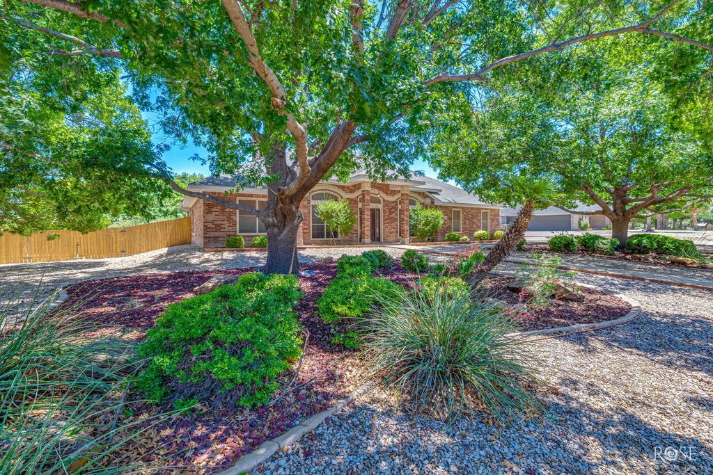 Image 3 of property listing at 6030 Kingsbridge Drive, San Angelo, TX 76901