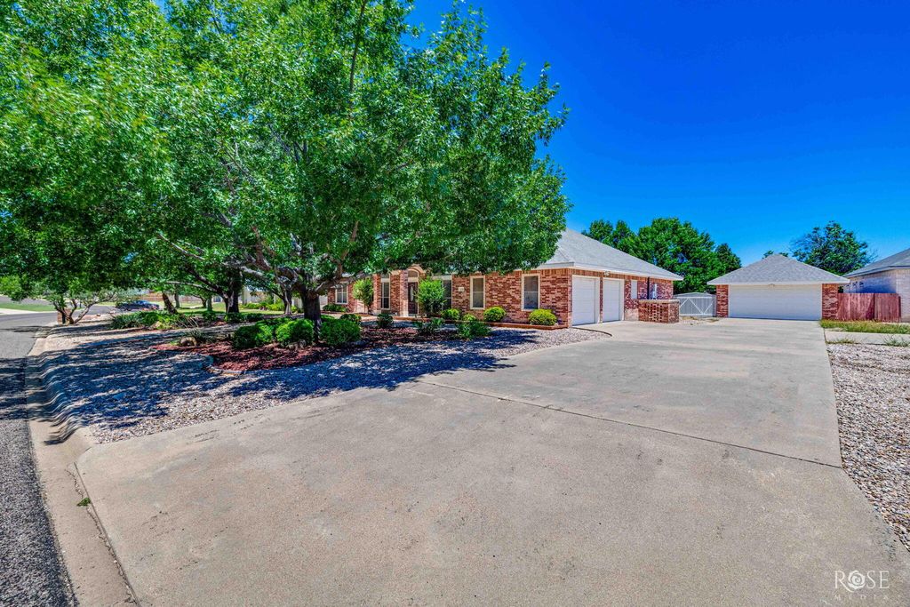 Image 4 of property listing at 6030 Kingsbridge Drive, San Angelo, TX 76901