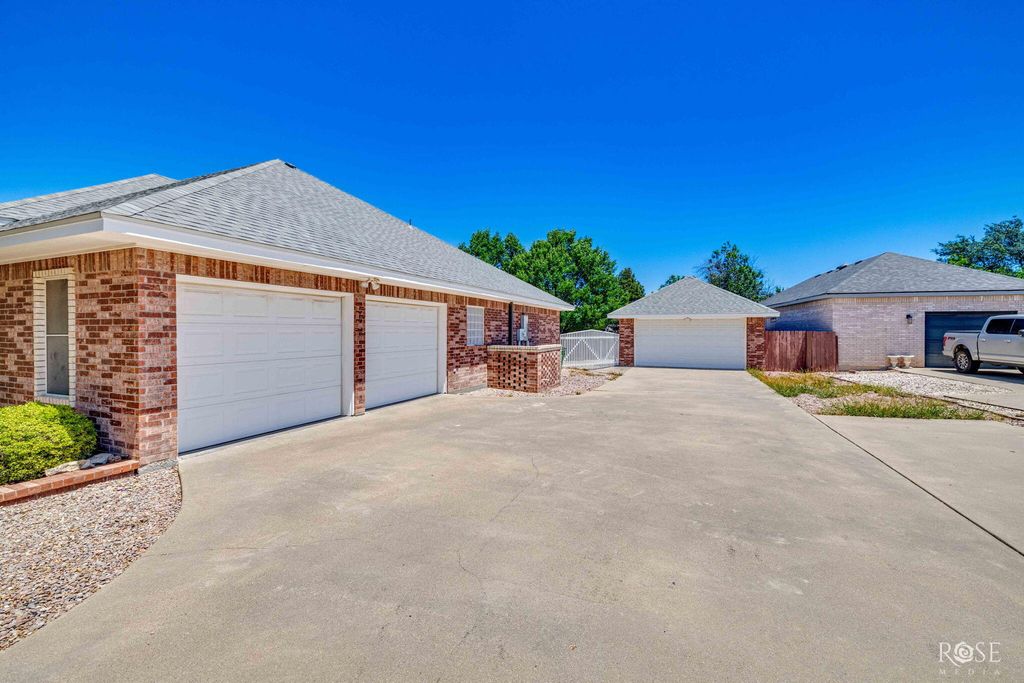 Image 5 of property listing at 6030 Kingsbridge Drive, San Angelo, TX 76901