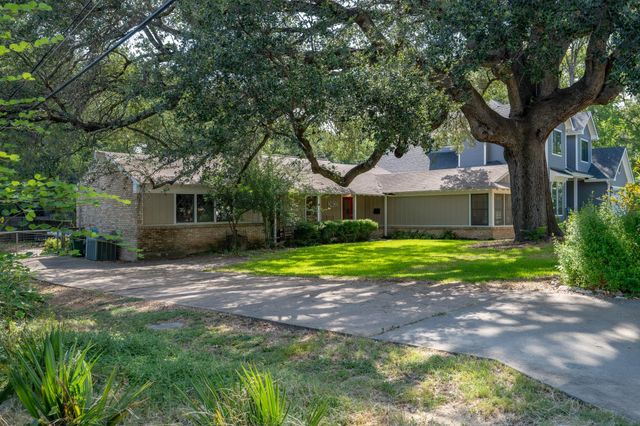 2402 Elmglen DR, Austin, TX 78704