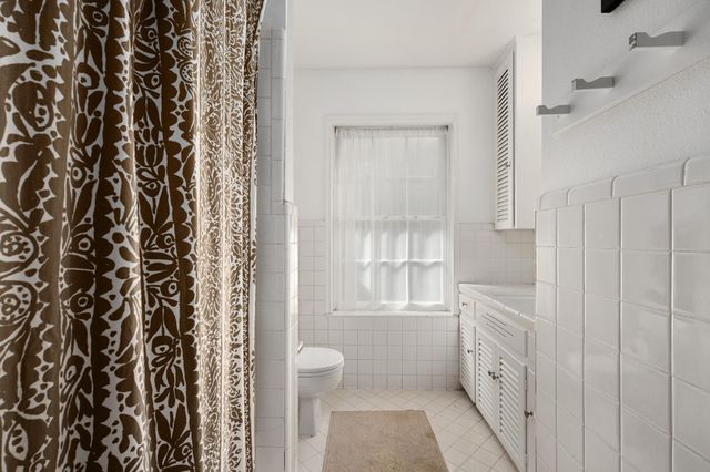 2402 Elmglen DR, Austin, TX 78704