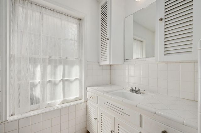 2402 Elmglen DR, Austin, TX 78704