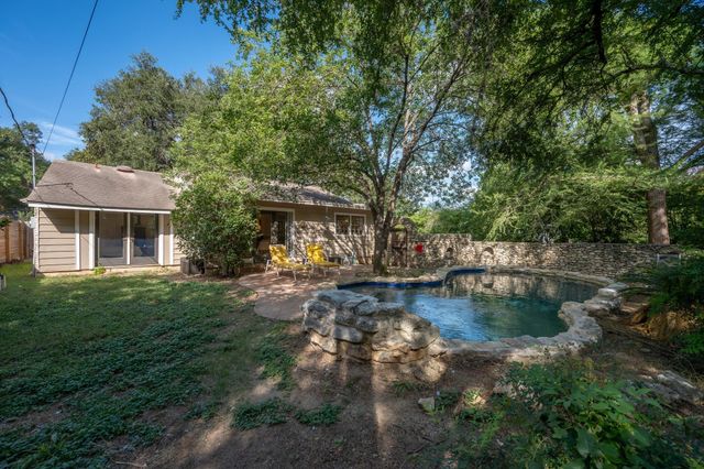 2402 Elmglen DR, Austin, TX 78704