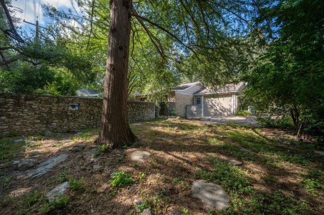 2402 Elmglen DR, Austin, TX 78704