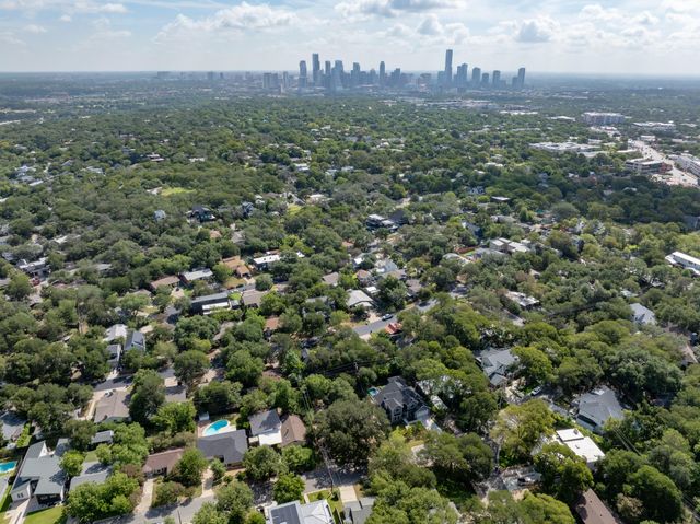 2402 Elmglen DR, Austin, TX 78704