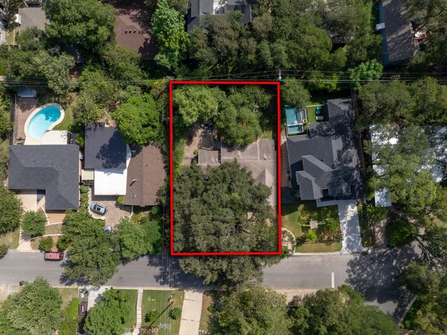 2402 Elmglen DR, Austin, TX 78704