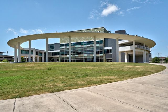 2402 Elmglen DR, Austin, TX 78704