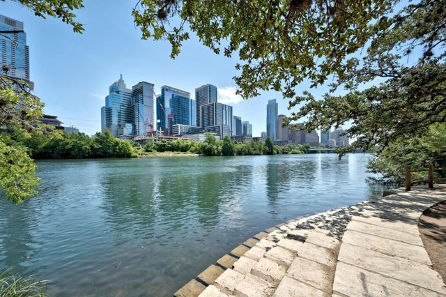 2402 Elmglen DR, Austin, TX 78704