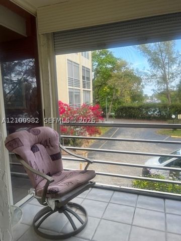 2871 Somerset Dr 218, Lauderdale Lakes, FL 33311
