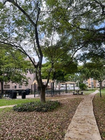2871 Somerset Dr 218, Lauderdale Lakes, FL 33311