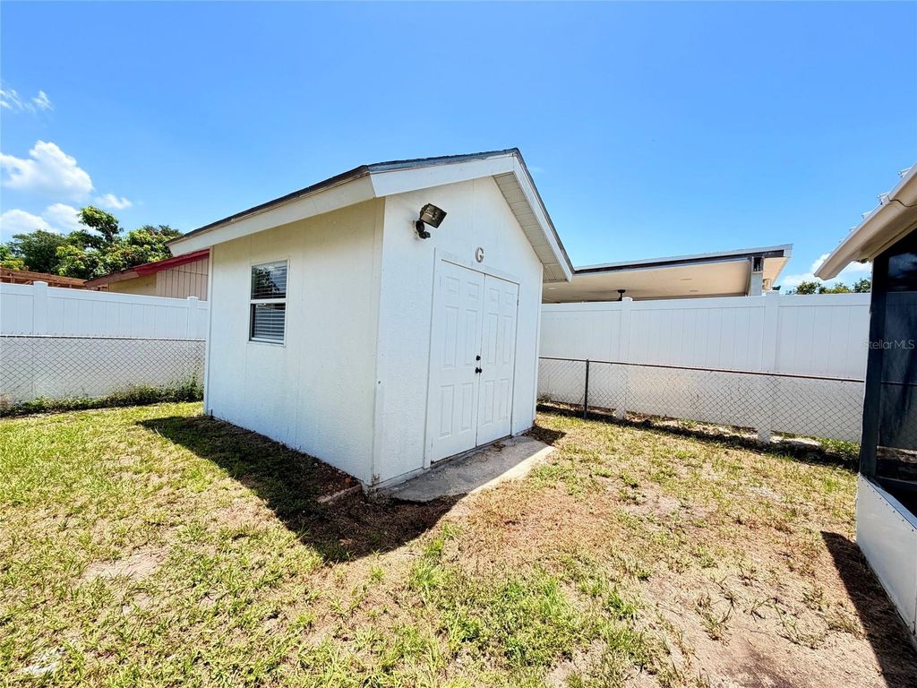 Image 11 of property listing at 3306 W BURKE STREET, Tampa, FL 33614