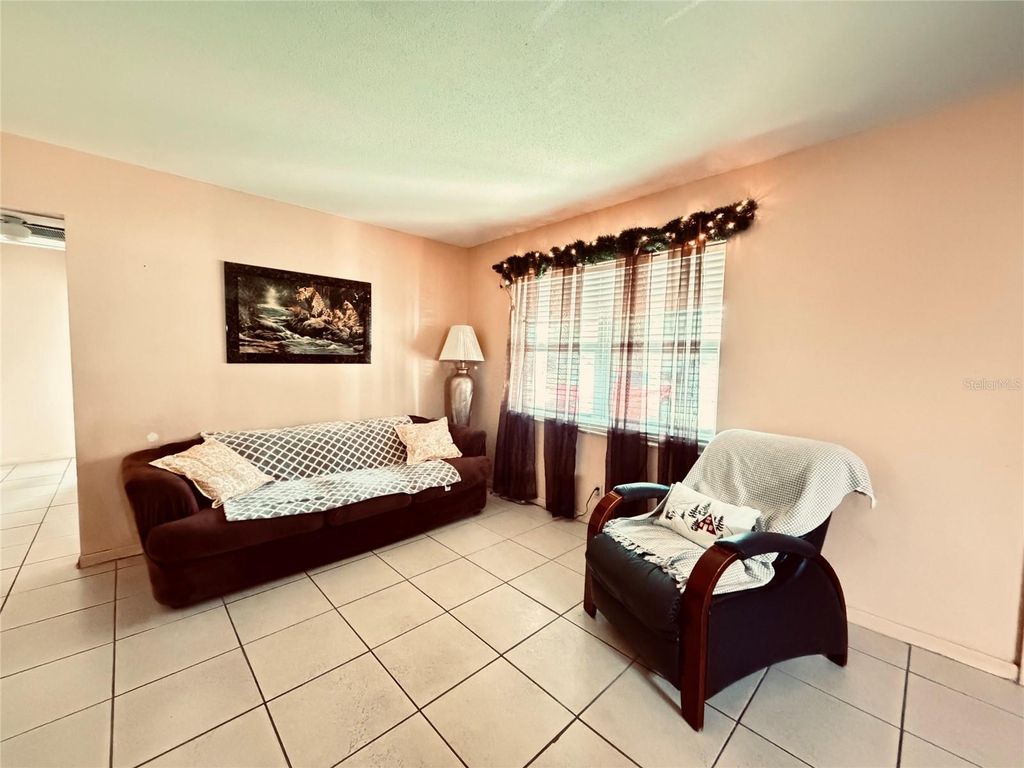 Image 14 of property listing at 3306 W BURKE STREET, Tampa, FL 33614