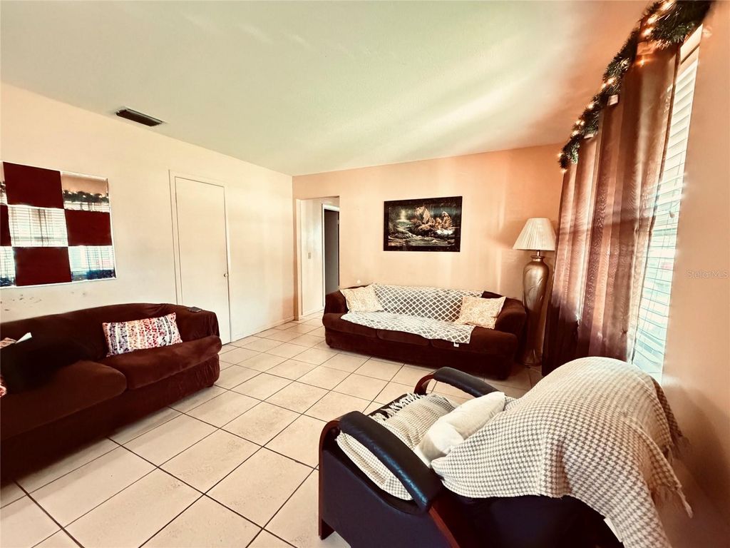 Image 15 of property listing at 3306 W BURKE STREET, Tampa, FL 33614