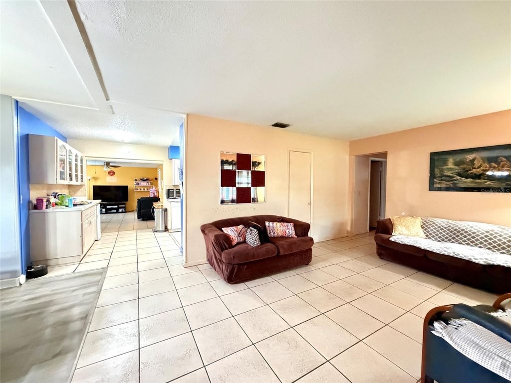 Image 16 of property listing at 3306 W BURKE STREET, Tampa, FL 33614