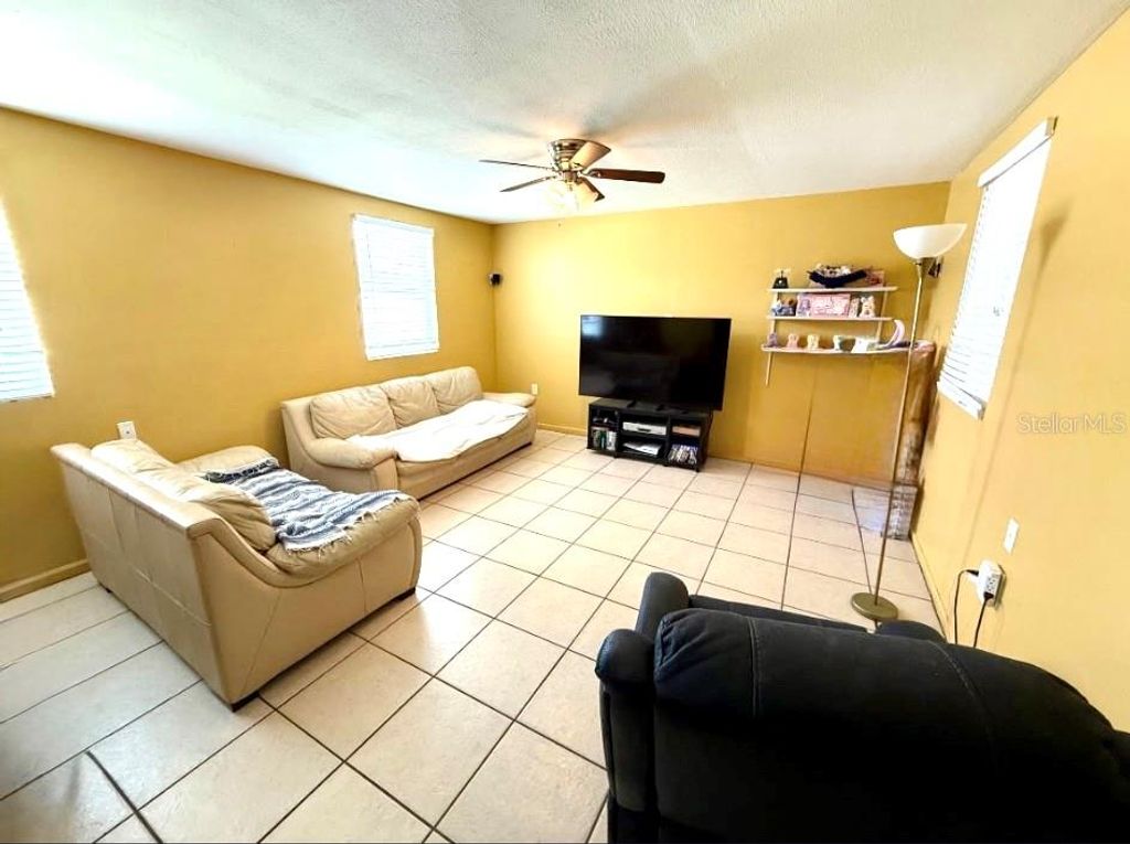 Image 22 of property listing at 3306 W BURKE STREET, Tampa, FL 33614