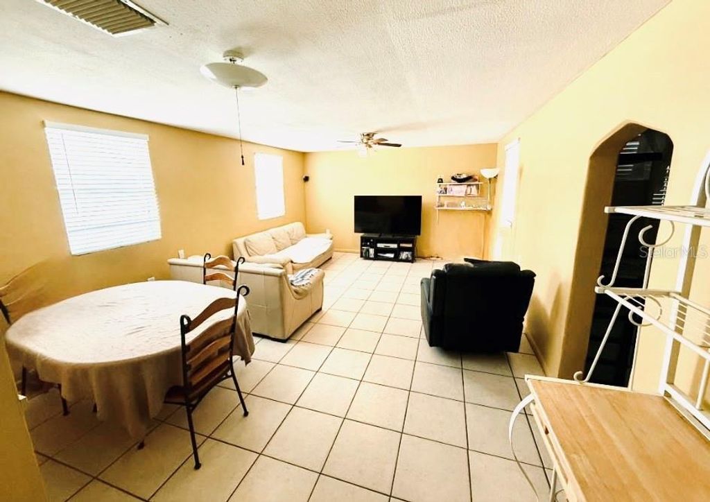Image 23 of property listing at 3306 W BURKE STREET, Tampa, FL 33614