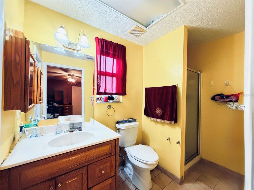 Image 25 of property listing at 3306 W BURKE STREET, Tampa, FL 33614