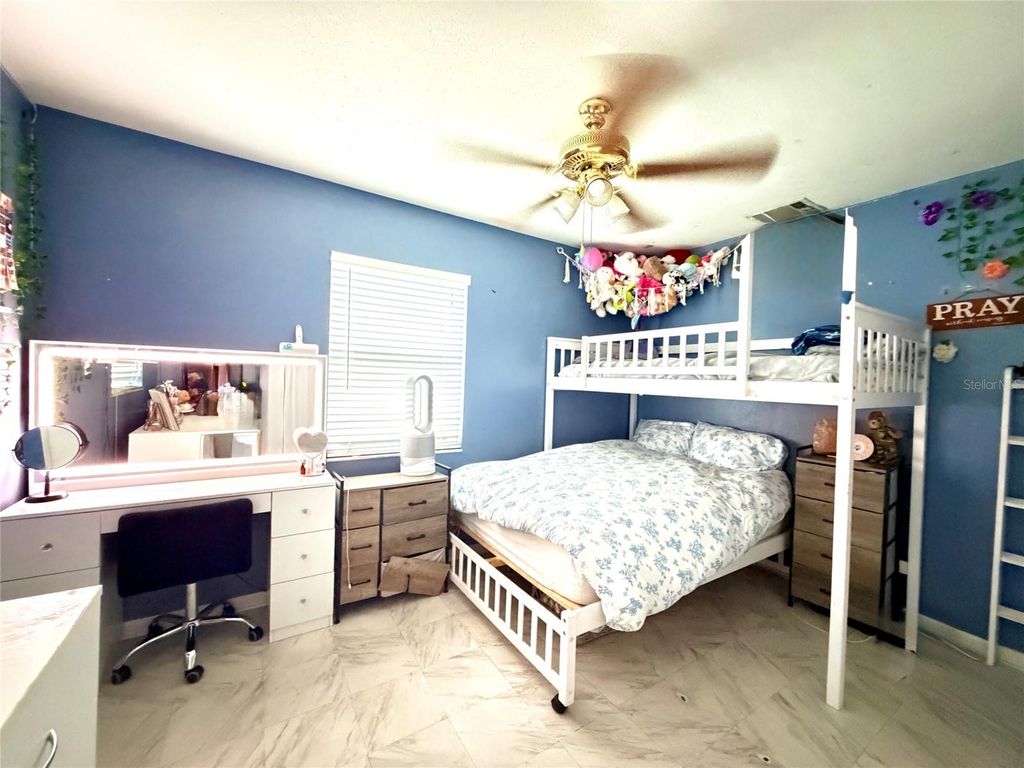 Image 26 of property listing at 3306 W BURKE STREET, Tampa, FL 33614