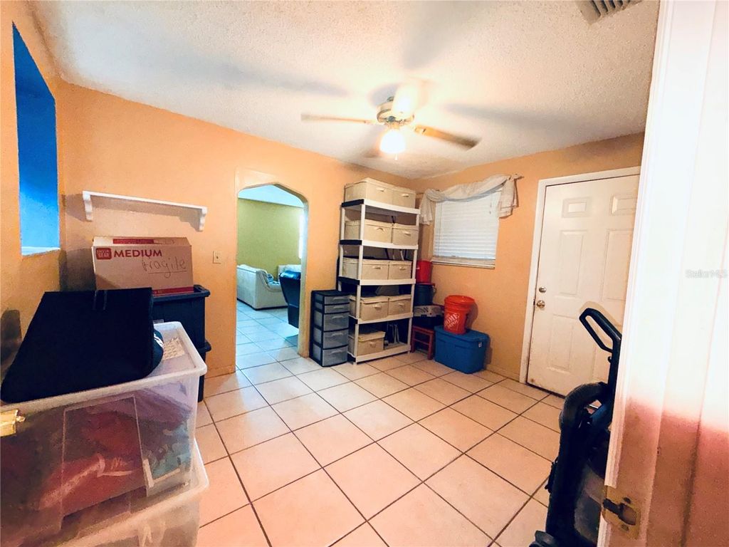 Image 31 of property listing at 3306 W BURKE STREET, Tampa, FL 33614