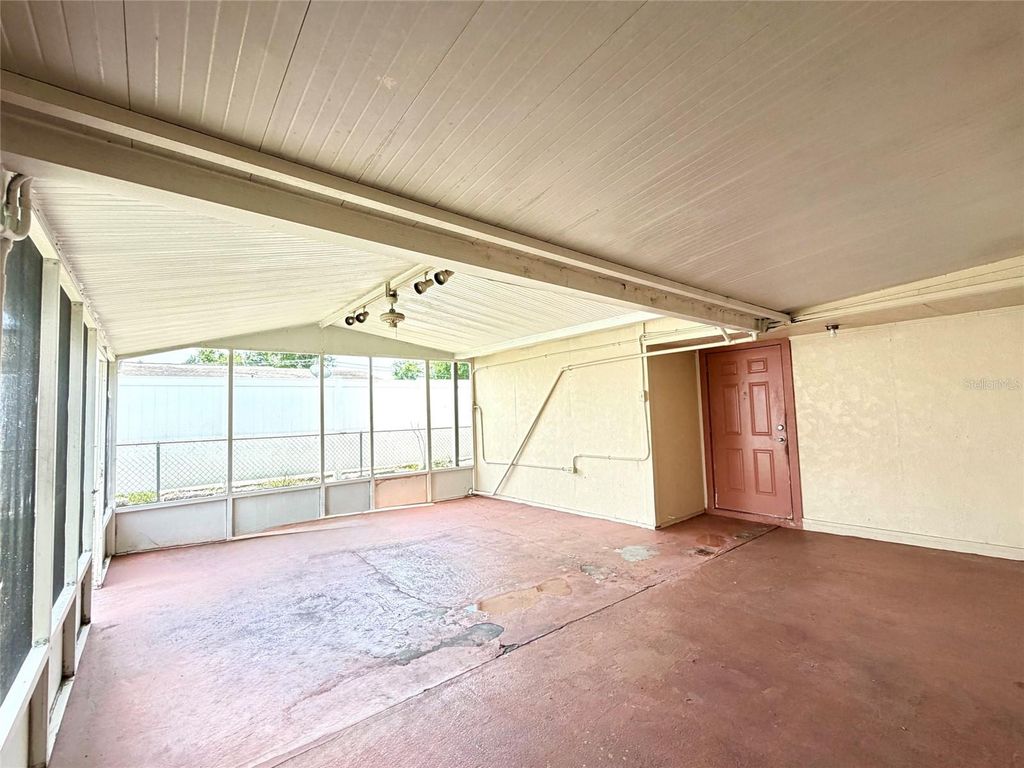 Image 32 of property listing at 3306 W BURKE STREET, Tampa, FL 33614