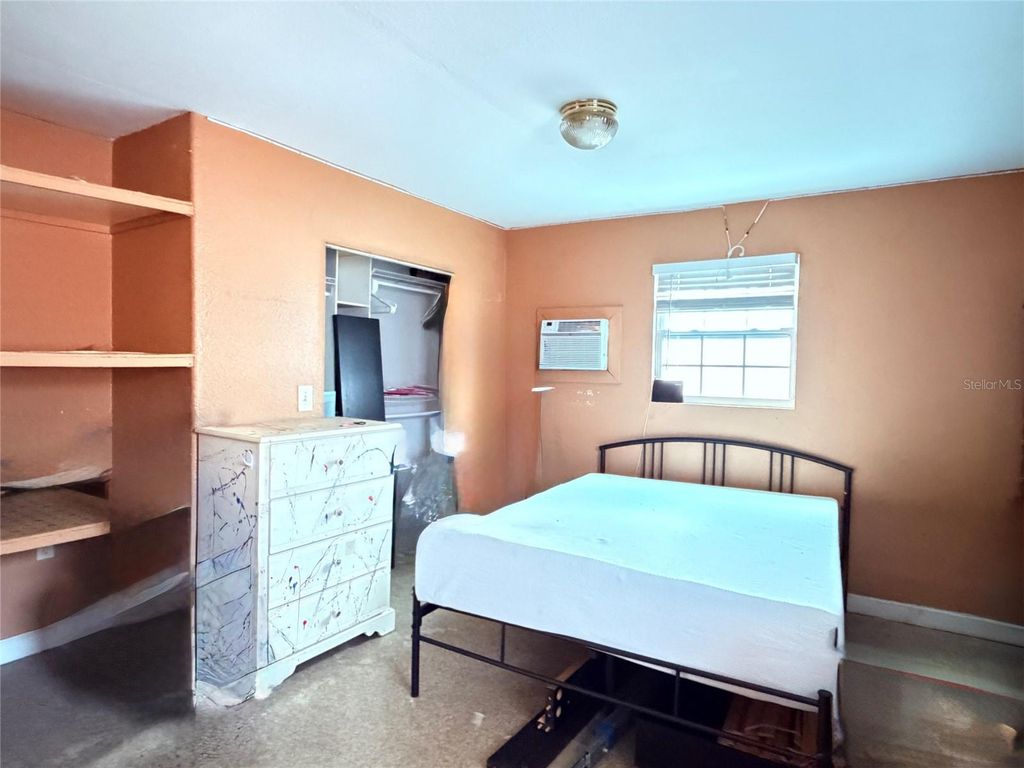 Image 34 of property listing at 3306 W BURKE STREET, Tampa, FL 33614