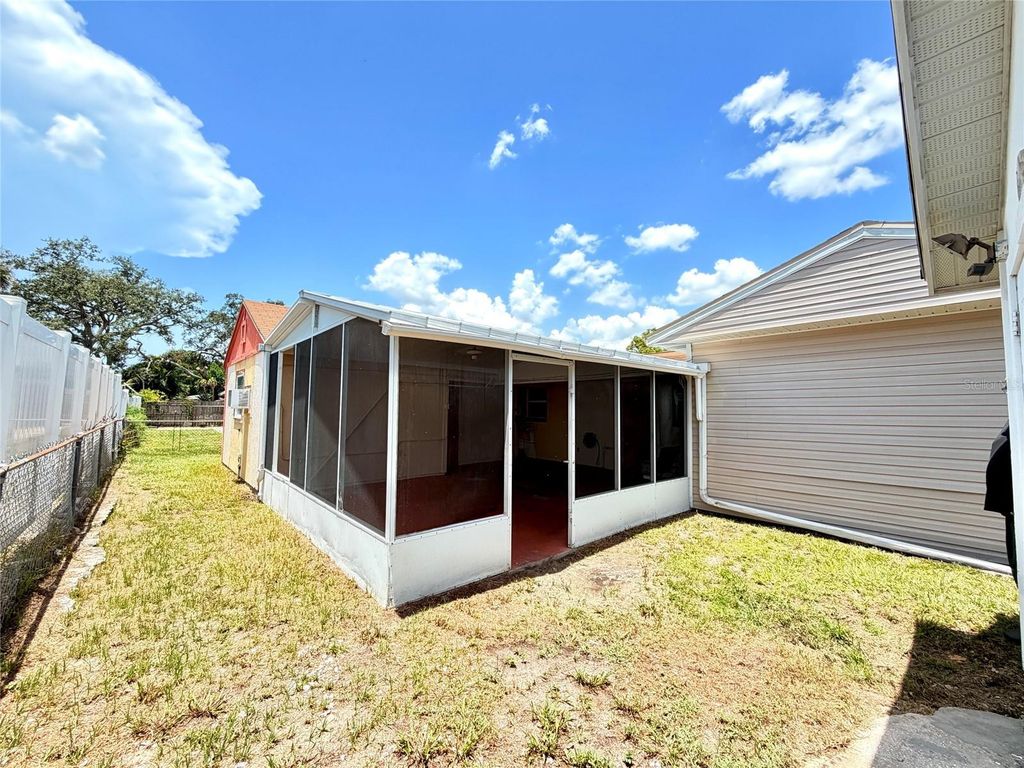 Image 7 of property listing at 3306 W BURKE STREET, Tampa, FL 33614